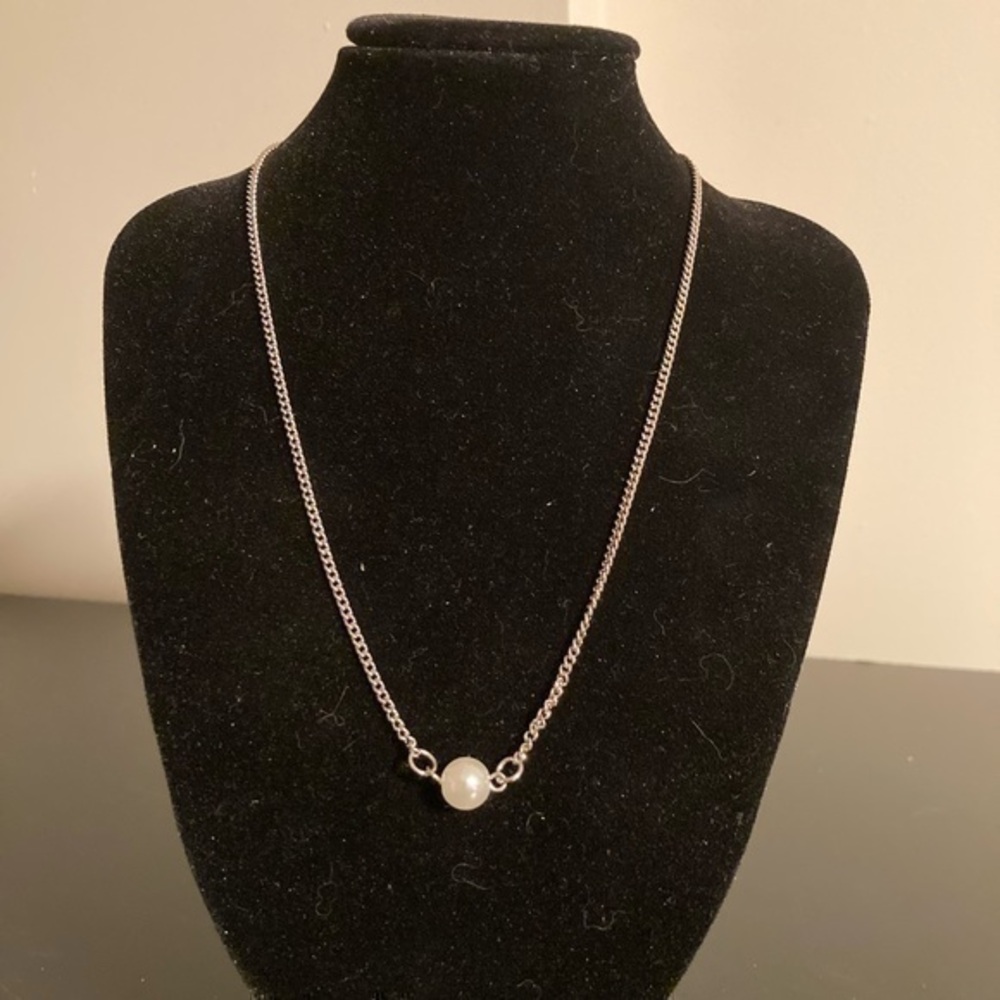 BCB Generation necklace. Single pearly bead on golden chain. Dainty eleg…